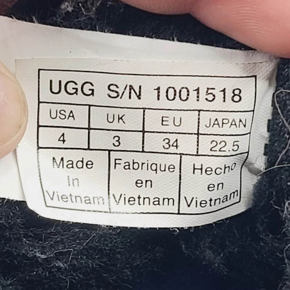 UGG Boy's Black Neumel 1001518 Suede Lace Up Ankle Winter Boot‎ Size 4